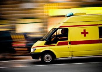 На улице Гоголя из окна многоэтажки выпала и насмерть разбилась 49-летняя женщина