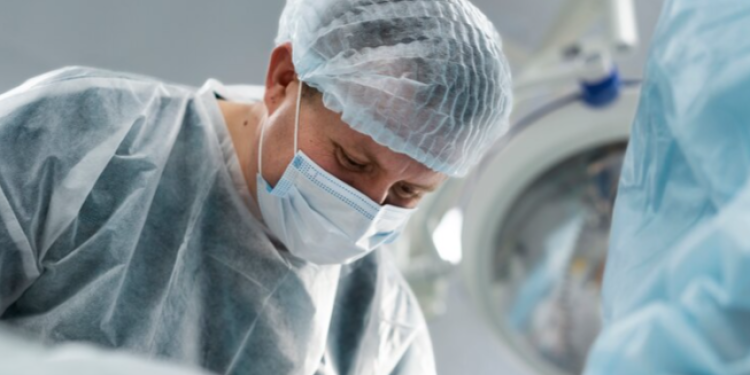 Врачи рязанской ОКБ помогли девушке, в ухе которой застрял микронаушник Врачи рязанской ОКБ помогли девушке, в ухе которой застрял микронаушник