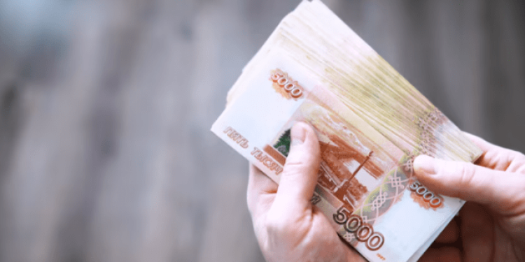 SuperJob: россияне считают заработок ниже 43 тысяч рублей порогом бедности