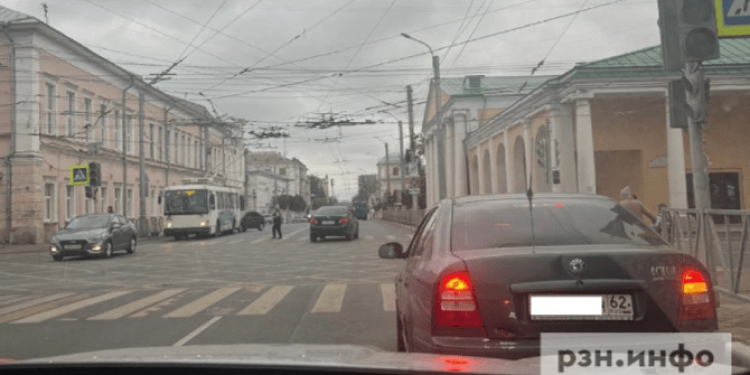 Горожане пожаловались на неработающий светофор в центре Рязани