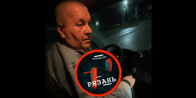 Водитель рязанской маршрутки №46 остановил транспорт из-за телефона пассажирки Водитель рязанской маршрутки №46 остановил транспорт из-за телефона пассажирки