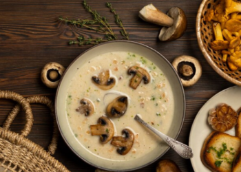 Гастроэнтеролог Сухорукова: солянка, грибной и гороховый супы вредны для организма