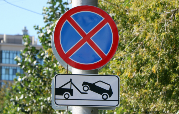 На улице Татарской запретили остановку и стоянку автомобилей
