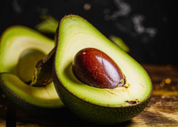 Диетолог Кабанов: авокадо и сыр тофу помогают снизить уровень тревоги