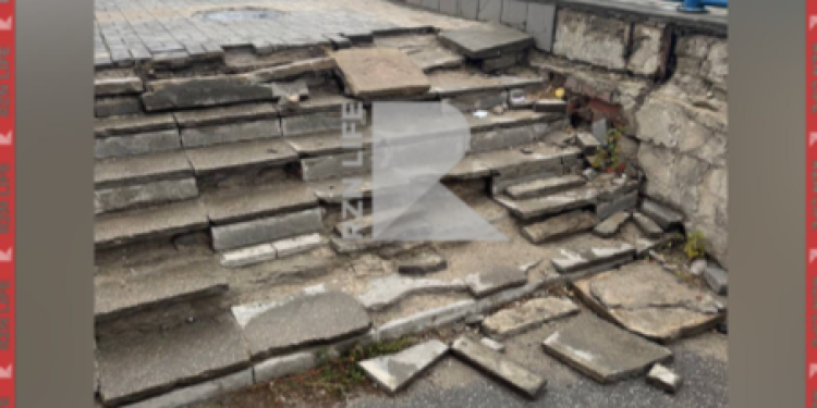 Рязанцы продолжают негодовать по поводу разрушающейся лестницы, ведущей к ТД «Барс»