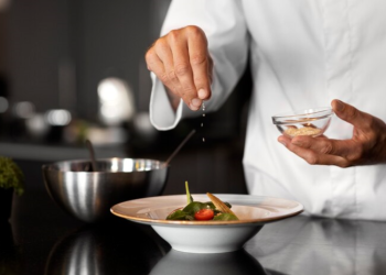 Два повара из Рязани приняли участие в шоу "Битва шефов" Два повара из Рязани приняли участие в шоу «Битва шефов»