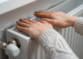 Жители Михайловского шоссе жалуются на перебои с горячей водой и отоплением