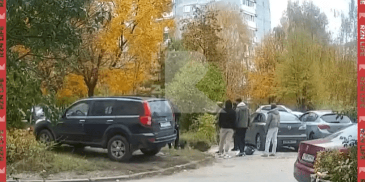 На улице Новоселов люди открыли стрельбу около детской площадки