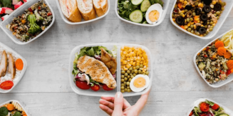 Гастроэнтеролог Ильяшенко: быстрые перекусы могут привести к проблемам с ЖКТ