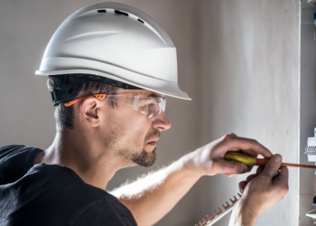 Четыре района в Рязанской области 2 ноября из-за непогоды остались без электричества Четыре района в Рязанской области 2 ноября из-за непогоды остались без электричества