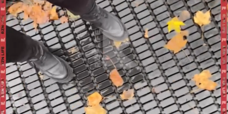 Рязанцы жалуются на застой воды под батутами на Лыбедском бульваре