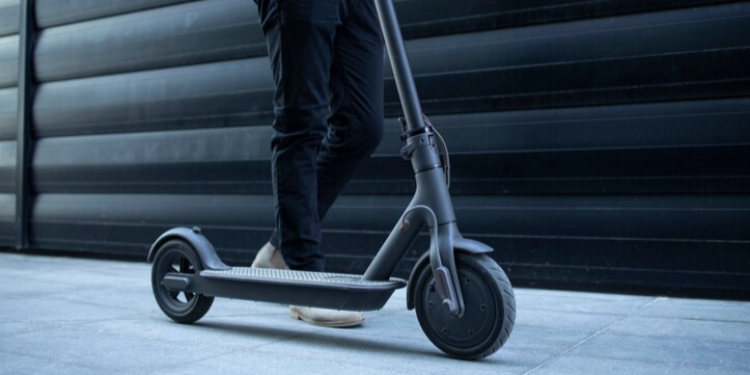 Сервис проката электросамокатов и велосипедов завершил сезон, приостановив работу