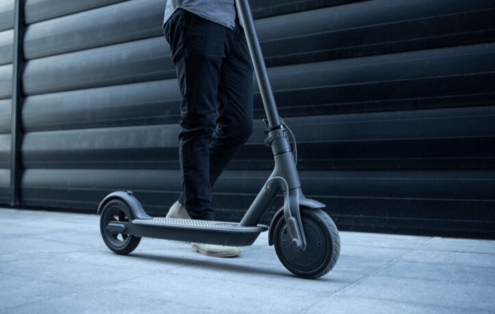 Сервис проката электросамокатов и велосипедов завершил сезон, приостановив работу