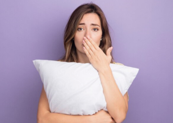 Невролог Мартынов: если не получается уснуть, то стоит отказаться от гаджетов