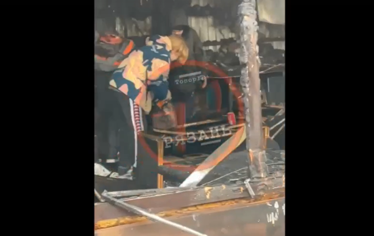 Сгоревшую на улице Черновицкой шаурмичную разграбили дети