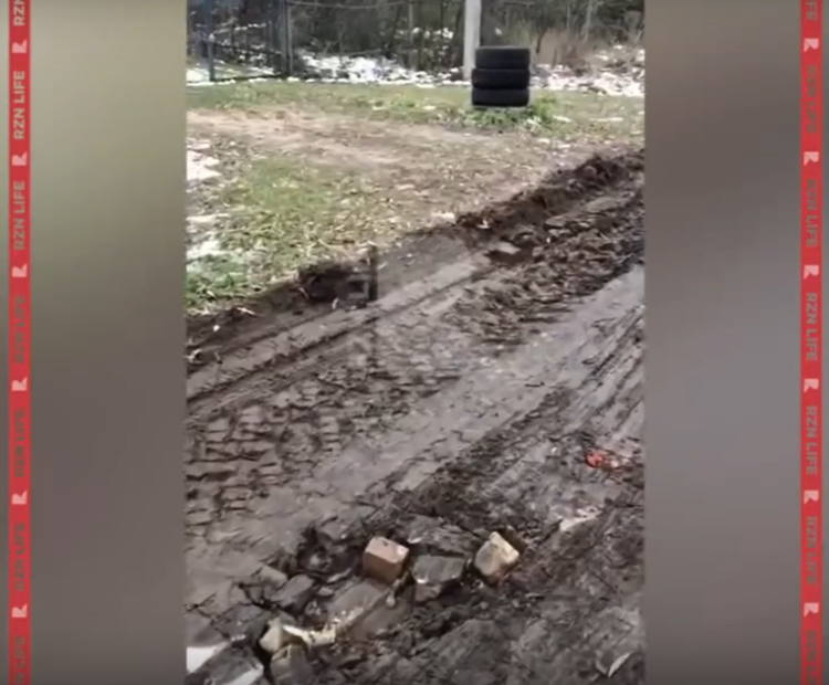 Рязанцы рассказали, что после ремонта дорога в Солотче превратилась в месиво