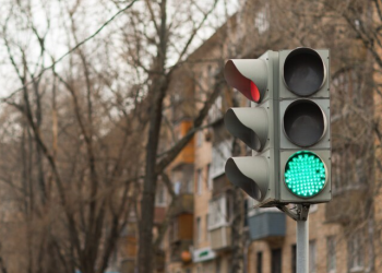 В центре Рязани троллейбус №3 снес светофор