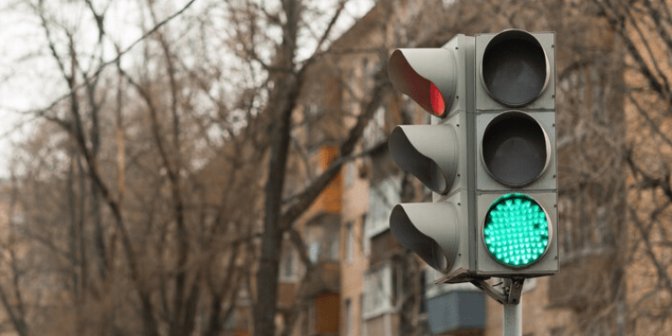 В центре Рязани троллейбус №3 снес светофор