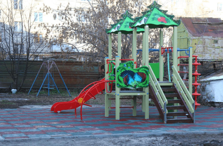 Мэр Рязани Артемов проинспектировал ход благоустройства дворов