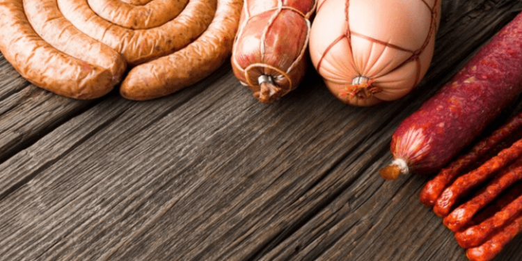 В Рязани на 5-ой базе оштрафовали ИП за продажу контрафактного мяса и просроченной колбасы