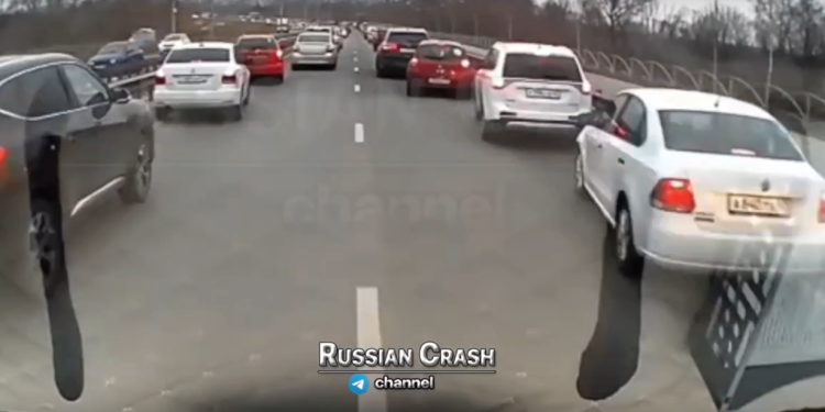 Рязанский водитель скорой помощи поблагодарил автовладельцев за помощь на дороге