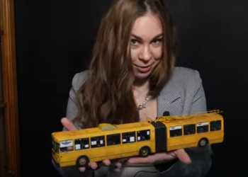 Блогер воссоздала модель раритетного рязанского троллейбуса-«гармошки»