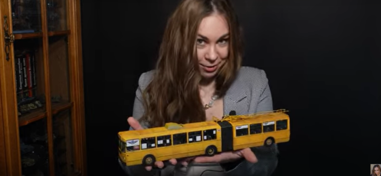 Блогер воссоздала модель раритетного рязанского троллейбуса-"гармошки"