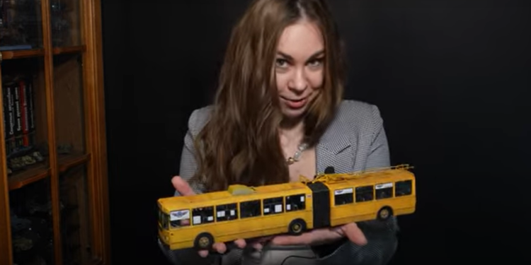 Блогер воссоздала модель раритетного рязанского троллейбуса-«гармошки»