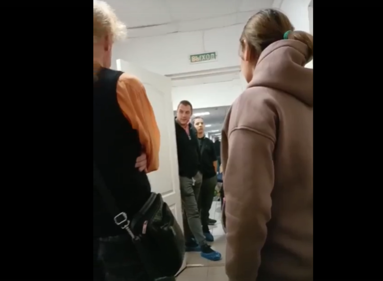 Рязанцы пожаловались на огромную очередь к травматологу в детской поликлинике №6