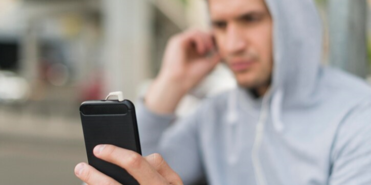 Двое рязанцев перевели телефонным мошенникам 1,5 миллиона рублей