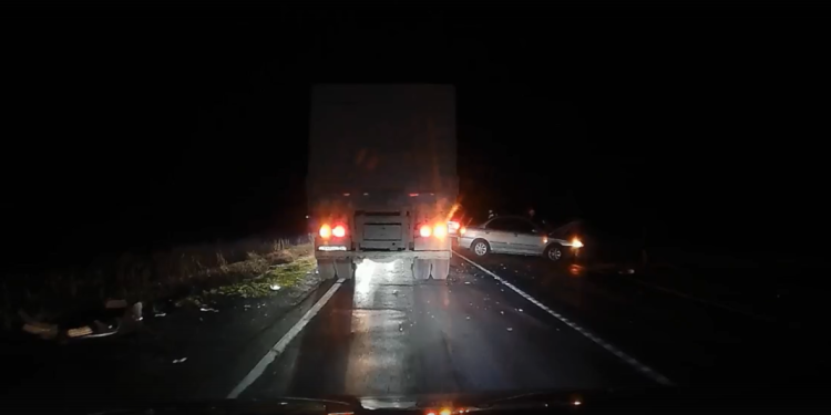 На трассе в Пронском районе столкнулись легковушка и фура