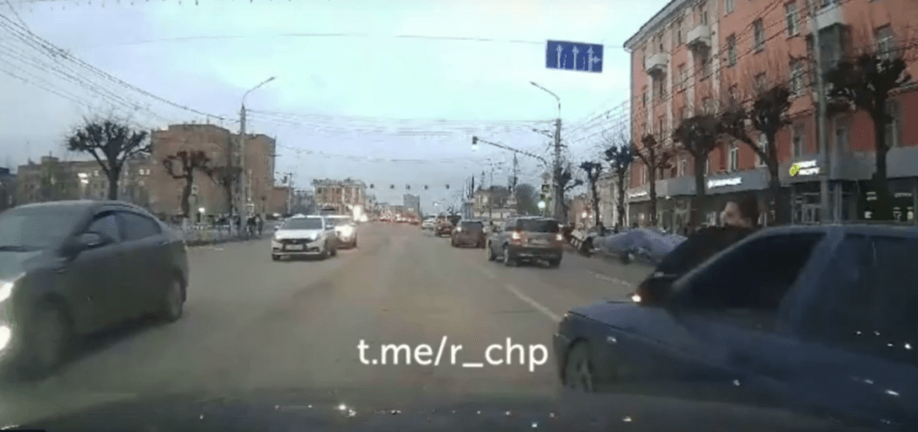 На Первомайском проспекте произошел дорожный конфликт между двумя водителями