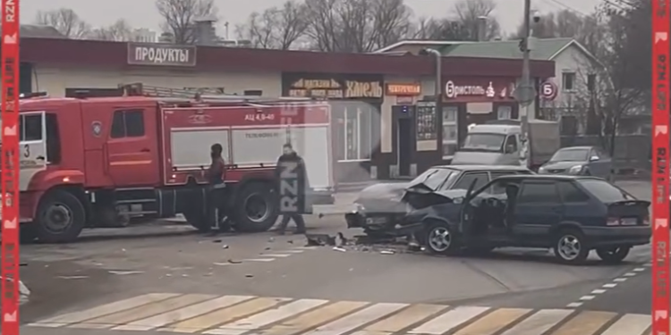 В Рязани в районе Голенчино столкнулись два автомобиля