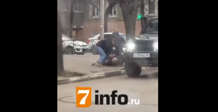 В Сети появились кадры массовой драки в центре Рязани