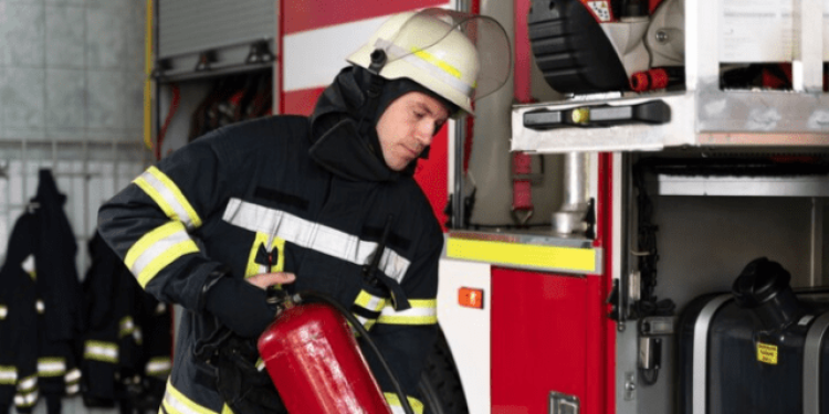 Из загоревшегося общежития Рязанского медколледжа эвакуировали 200 человек