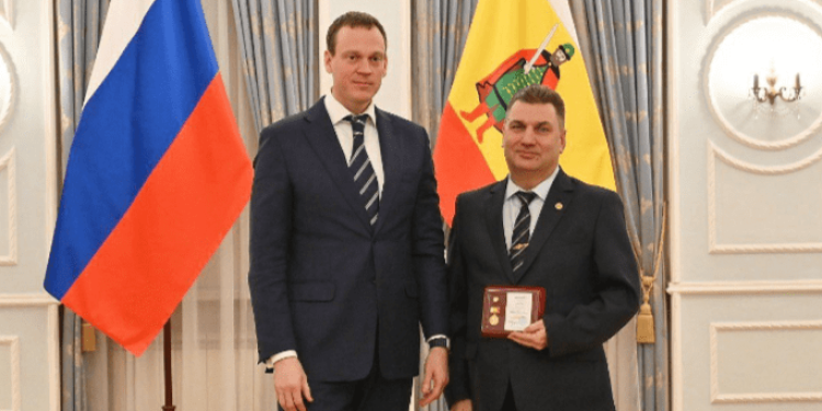 Губернатор Малков в день добровольца вручил награду рязанскому хирургу Александру Горелову