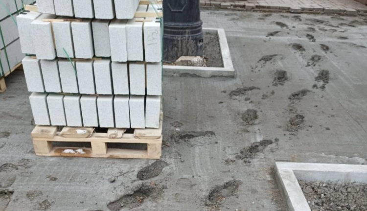 В центре Рязани испортили свежую бетонную стяжку