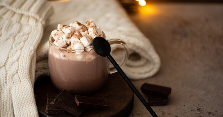 Диетолог Стародубова не рекомендовала пить какао беременным женщинам и детям до трех лет