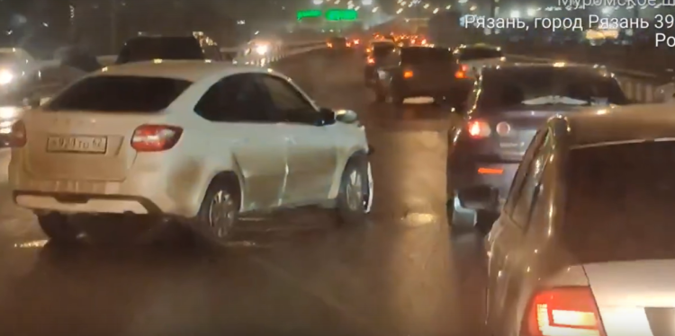 На Муромском шоссе столкнулись две легковушки