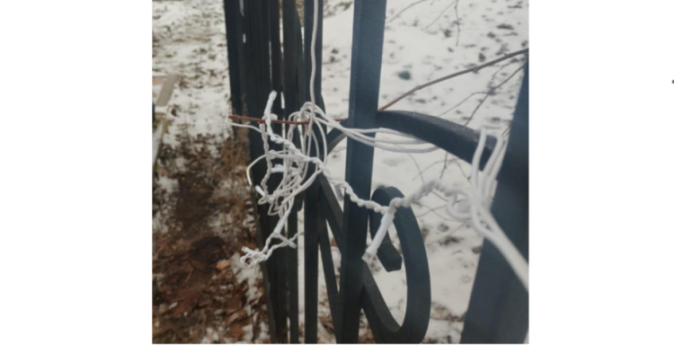 В рязанских Сараях неизвестные испортили новую новогоднюю гирлянду у администрации