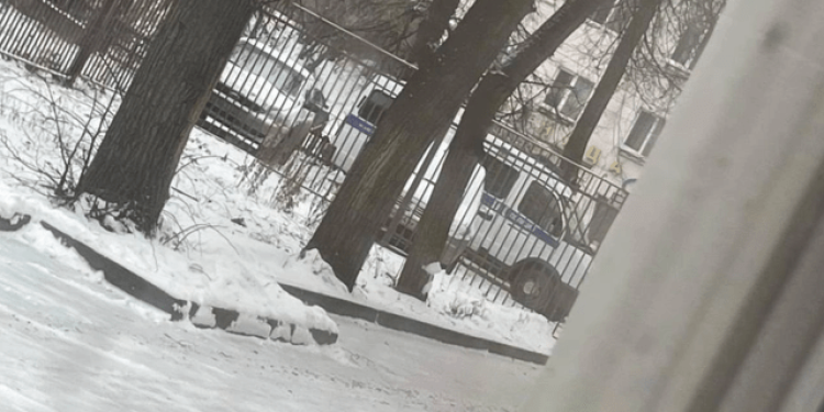 13 декабря у рязанской школы №22 засняли машины силовиков 13 декабря у рязанской школы №22 засняли машины силовиков