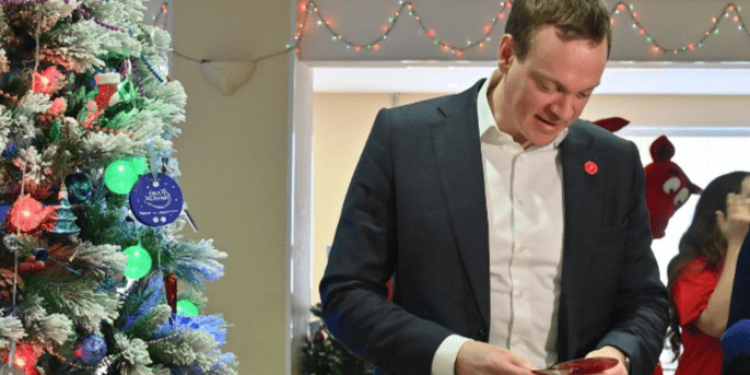 Рязанский губернатор Павел Малков принял участие в новогодней акции «Елка желаний»