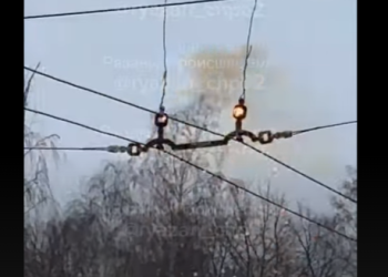 На проезде Шабулина заискрили троллейбусные провода