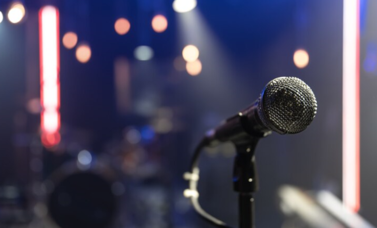 Две девушки из рязанского Сасова спели в программе "Привет, Андрей!"