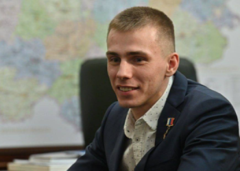 Выпускника РВВДКУ Владислава Головина заметили на Параде Победе в Москве рядом с Путиным