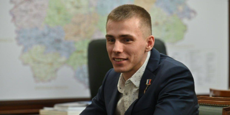 Выпускника РВВДКУ Владислава Головина заметили на Параде Победе в Москве рядом с Путиным