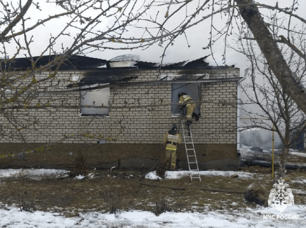 В Путятинском районе 7 спасателей тушили загоревшийся частный дом