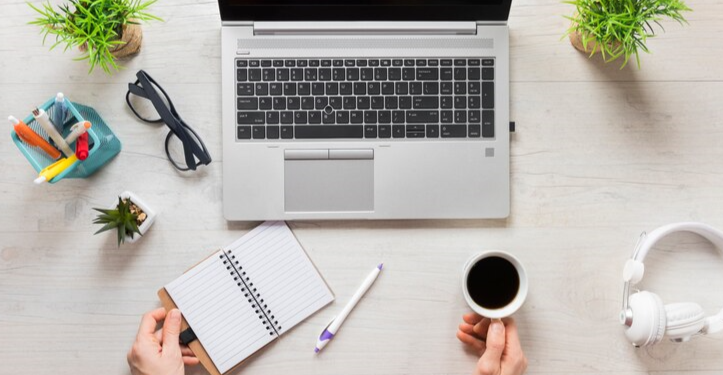 Юрист Иванова: уволить за прогул могут при отсутствии на рабочем месте четырех часов подряд