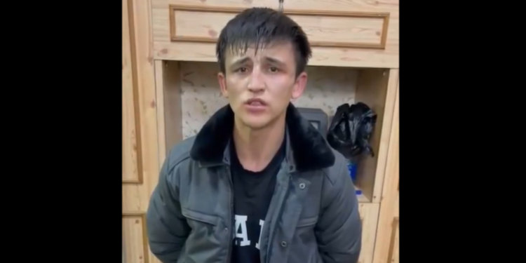 В Рязани мигрант на коленях просил прощения «у всего российского народа» за угрозу убийством девушке