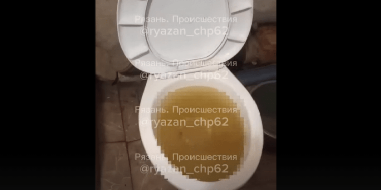 На улице Островского канализация затопила ателье На улице Островского канализация затопила ателье